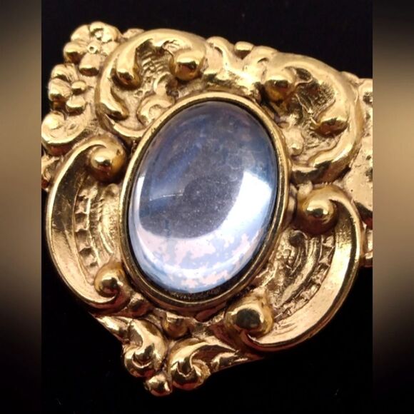Elegant Gold Brooch with Blue Stone Vintage - Picture 6 of 9